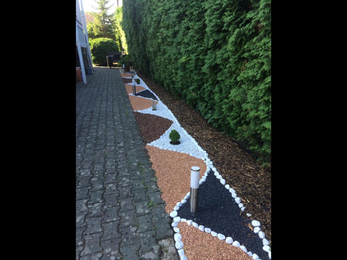 Rebeka Panzió Acomodação com café da manhã Tihany Exterior foto
